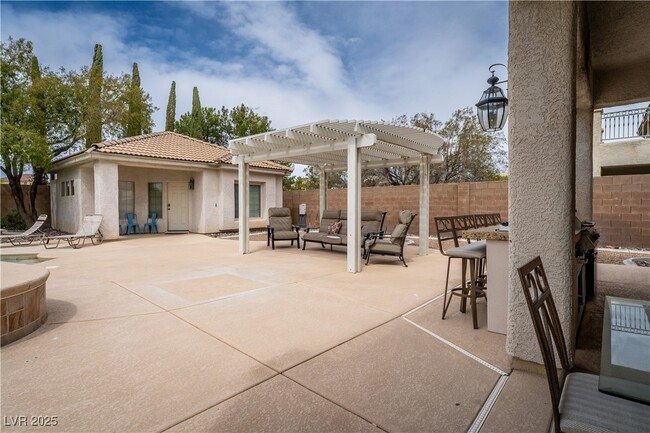 Building Photo - 10725 Bernini Dr