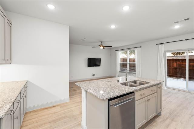 Building Photo - 988 Emil Pl