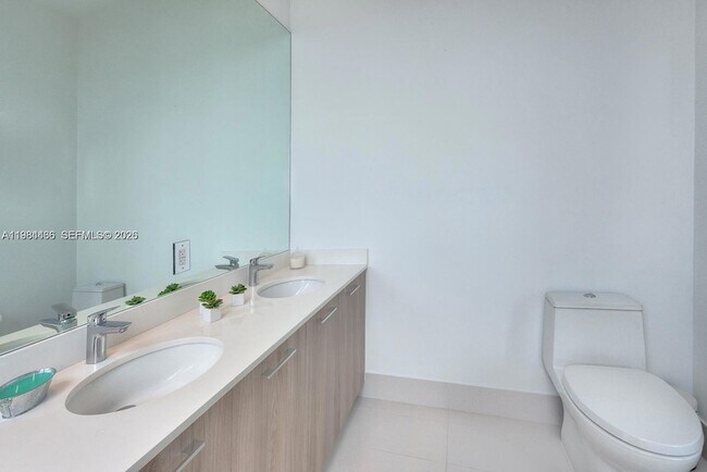 Building Photo - 501 NE 31st St