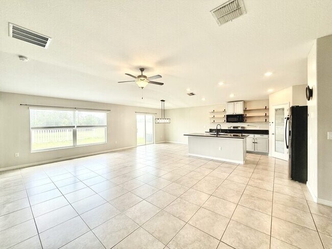 Building Photo - 17134 White Mangrove Dr