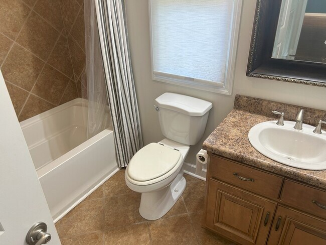 Building Photo - 3 Bed / 2 Bath Rental House in Huntsville, AL 35802