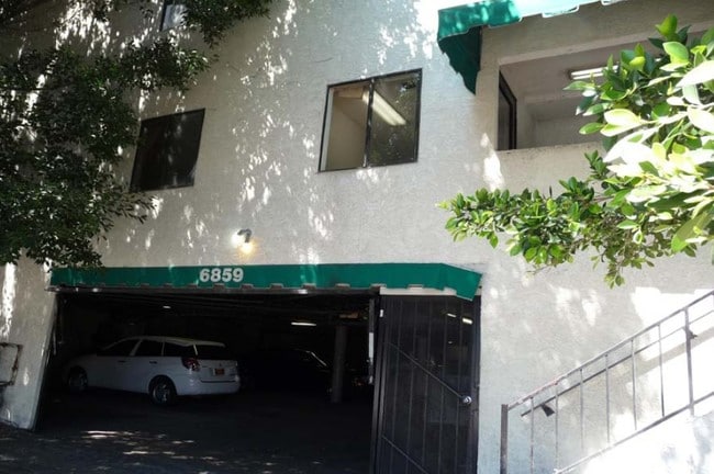 Building Photo - 6859 Laurel Canyon Blvd