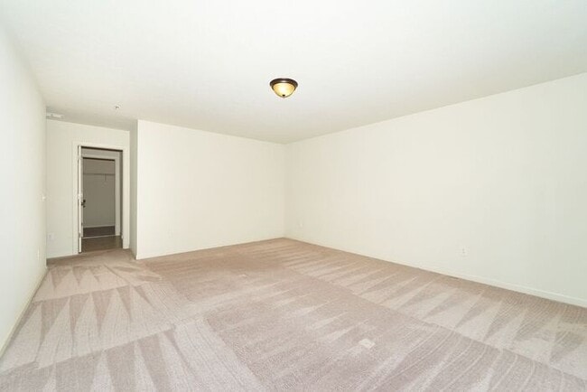 Building Photo - 4 Bedroom With Finished Basement in Westfield!