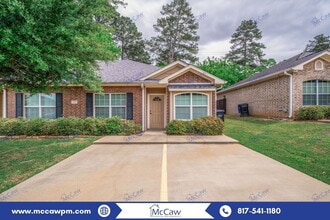 Building Photo - 1612 Stanley Drive