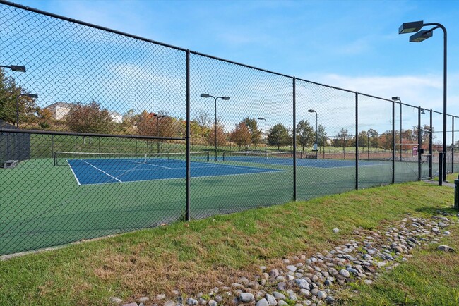 Building Photo - Beautiful 2BR/2.5BA Townhome in Byers Stat...