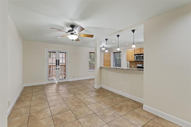 Building Photo - 914 E 32nd St