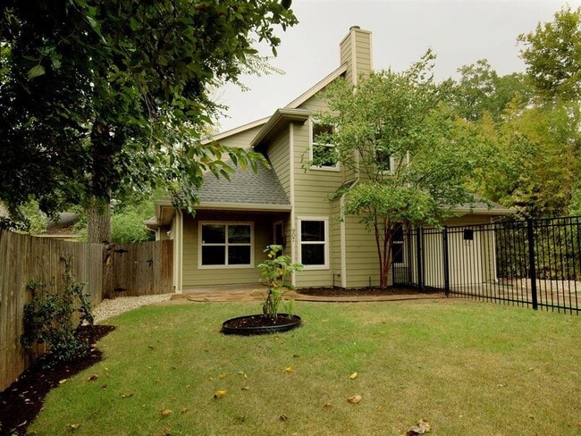 Building Photo - 907 Ellingson Ln
