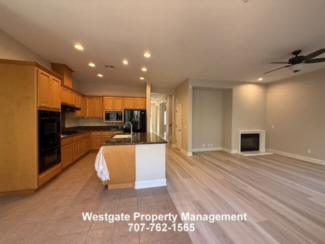 Building Photo - 1708 Southridge Dr