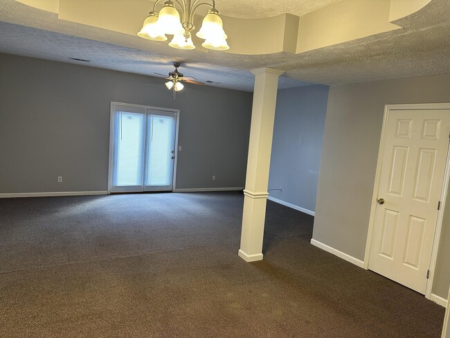 Building Photo - 2003 River Ridge Rd