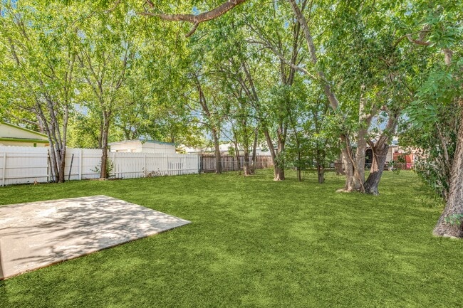 Building Photo - 3 bed 3.5 bath located in Westwood Park Subdivision