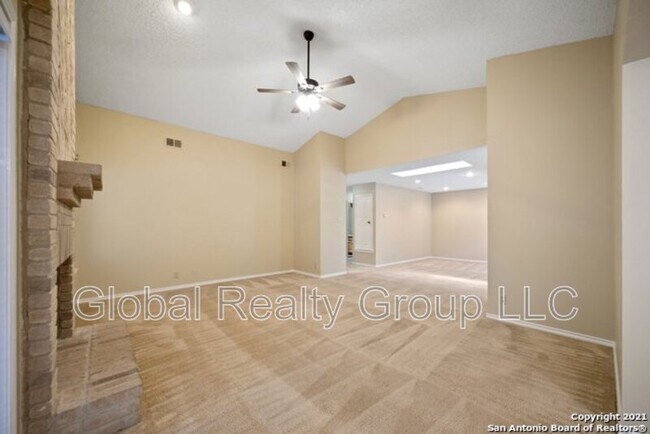 Building Photo - 118 Golden Way
