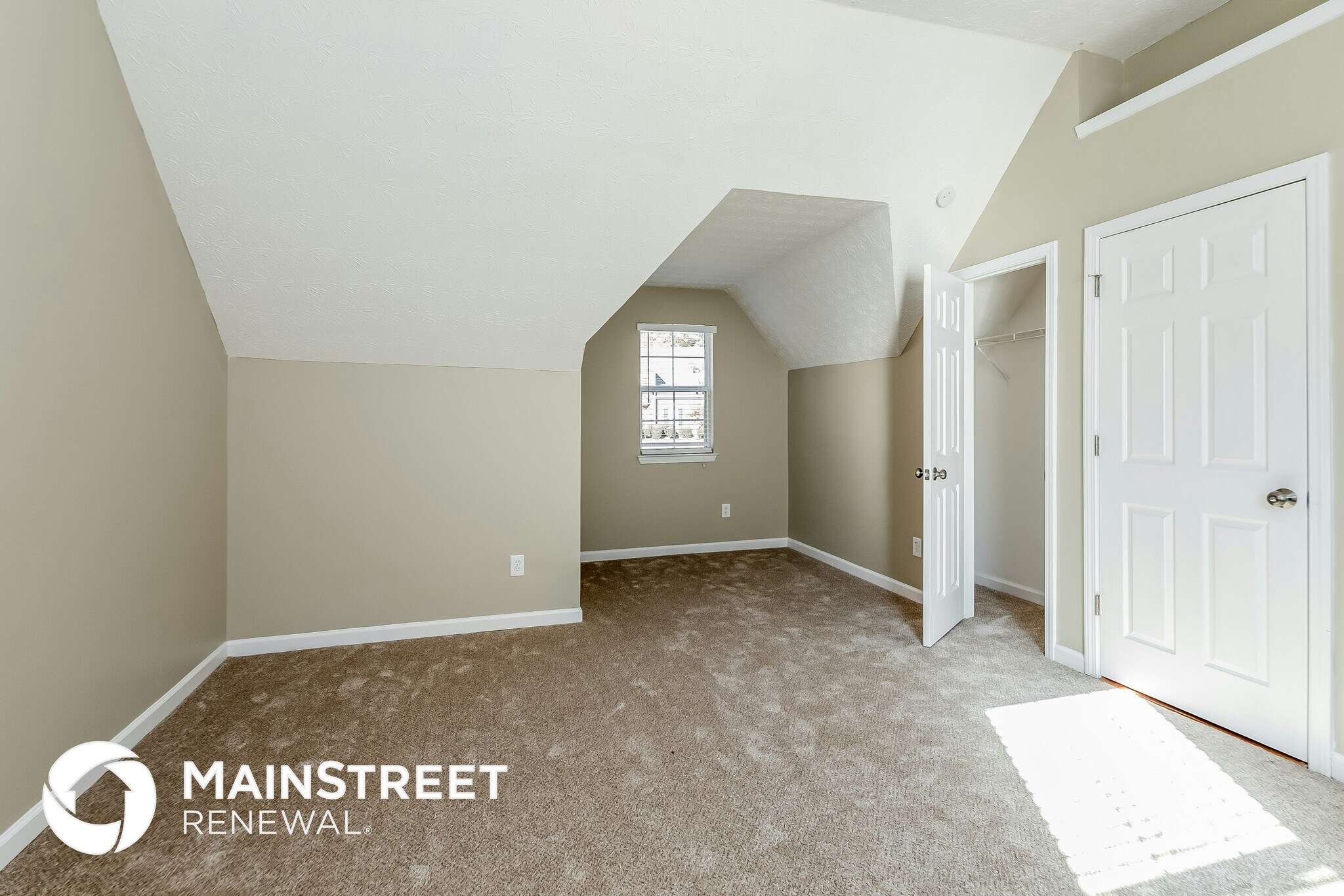 Building Photo - 3120 Lake Port Dr SW