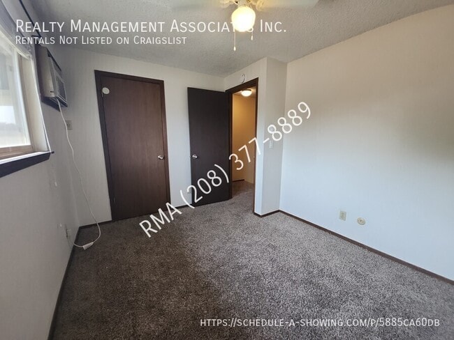 Building Photo - 852 N Benjamin Ln