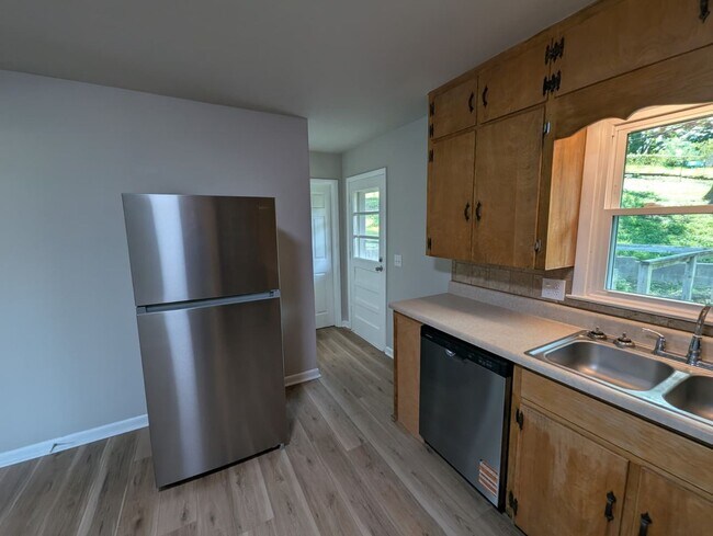 Building Photo - 5412 Anah St