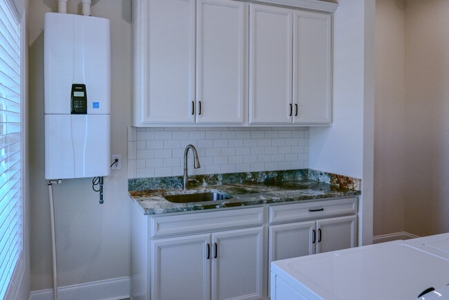 Building Photo - 1013 Marsh Vw Dr