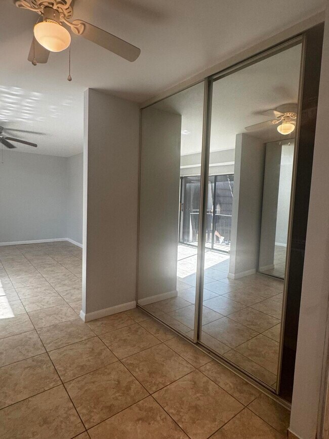 Building Photo - 417 4th Ln