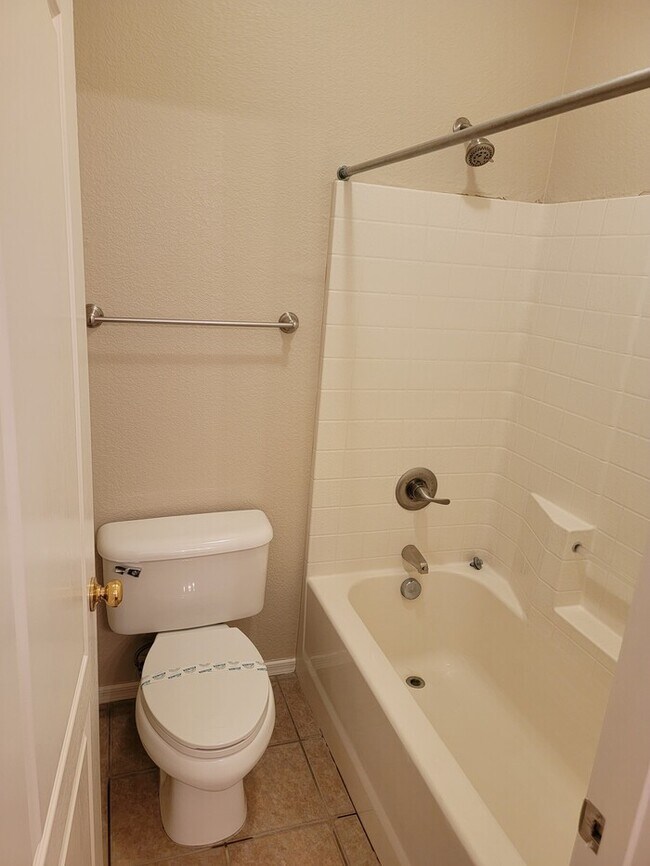 Building Photo - Fantastic 4-Bedroom, 2-Bathroom home For Rent in Avondale!