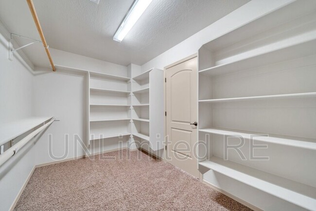 Building Photo - 2805 S Flagstone Ln