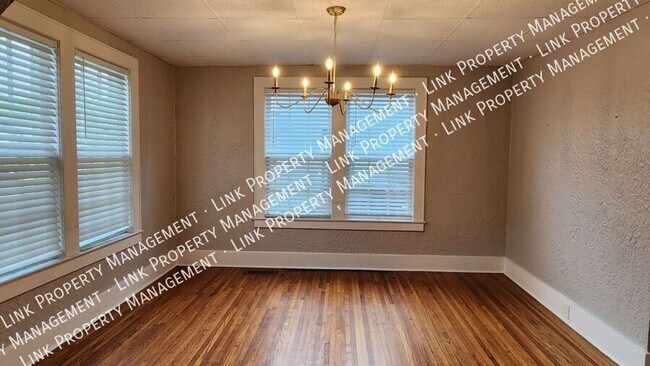 Building Photo - Charming Fully Renovated 4-Bedroom Home in...