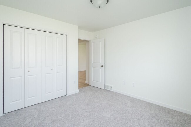 Building Photo - 4 Bed 3 Bath Single Family Home