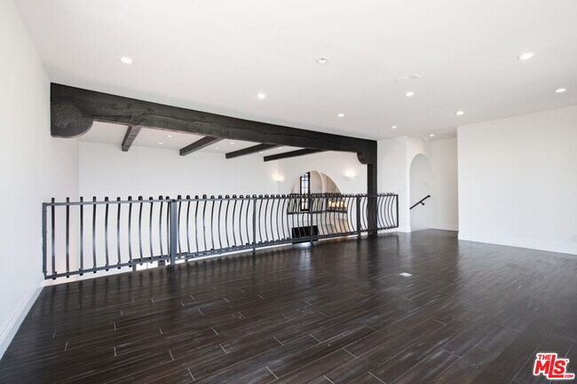 Building Photo - 8908 Appian Way