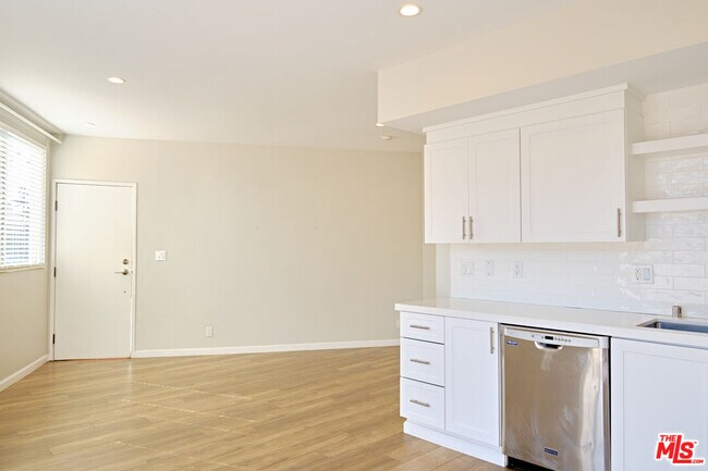 Building Photo - 842 11th St