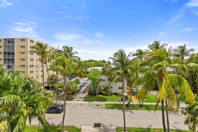 Building Photo - 575 Crandon Blvd