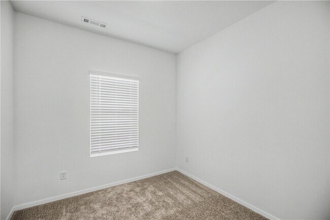 Building Photo - 406 W Cloud Dr