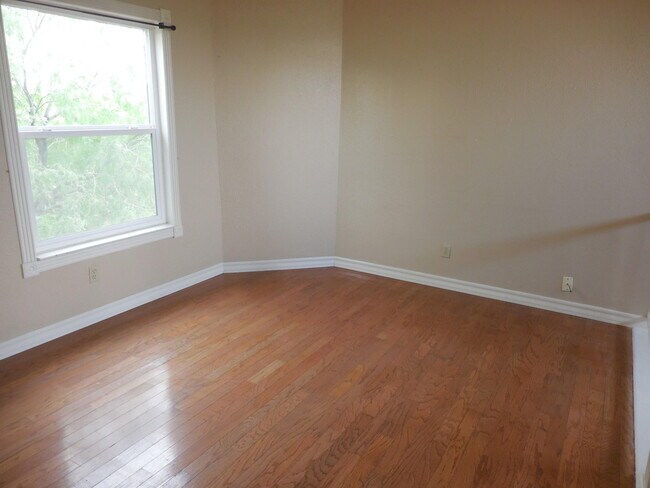 Building Photo - 10912 Sandy Koufax Dr