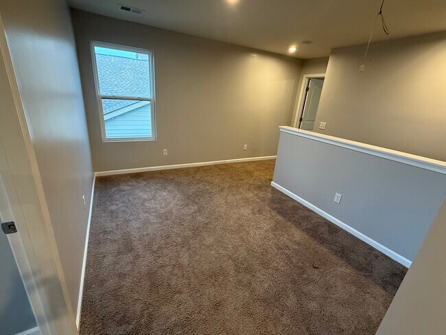 Building Photo - 2136 Postings Pt