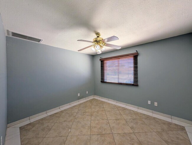 Building Photo - 3848 W North Ln