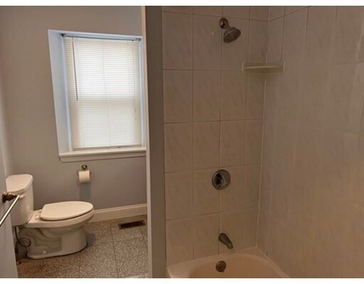 Building Photo - 316 Main St