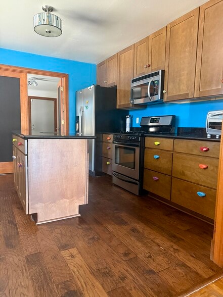 Colorful kitchen with built in island - 3311 River Rd