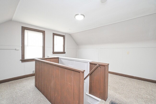 Building Photo - 4893 N Overlook Ave