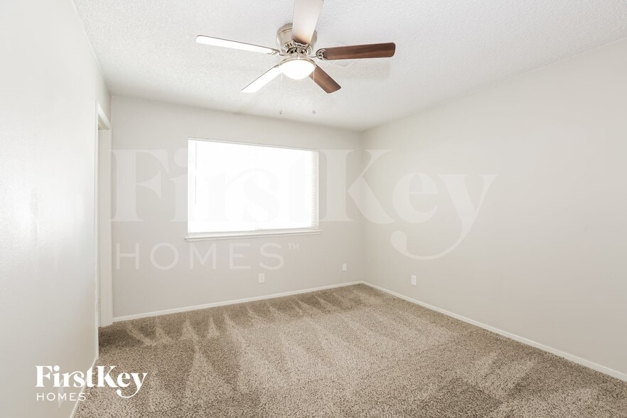 Building Photo - 3868 Vista Largo Dr