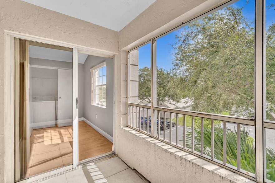 Building Photo - 2850 N Oakland Forest Dr