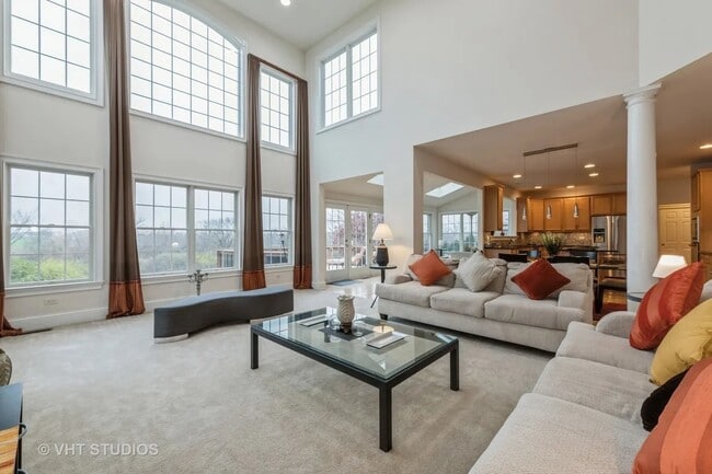 Building Photo - 22 Doral Dr