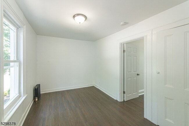 Building Photo - 54 Spruce St