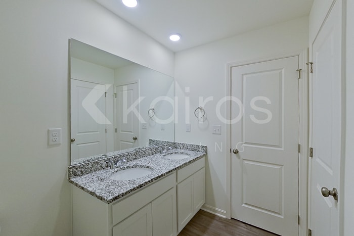 Building Photo - 12 Marbury Dr