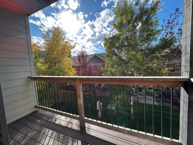 Building Photo - Upgraded 2 Bed, 1.5 Bath Townhouse with St...