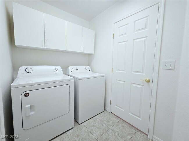 Building Photo - 4814 Regalo Bello St