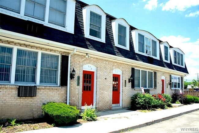 Primary Photo - 21 Vinson Ave