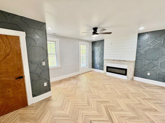 Building Photo - 5616 Phillips Ave