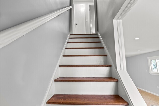 Building Photo - 675 S Long Beach Ave