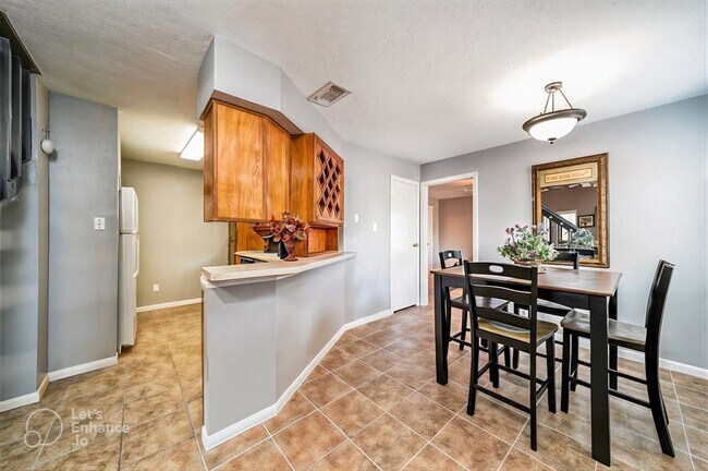 Building Photo - 12755 Mill Ridge Dr