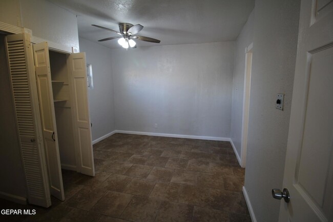 Building Photo - 8903 Old County Dr