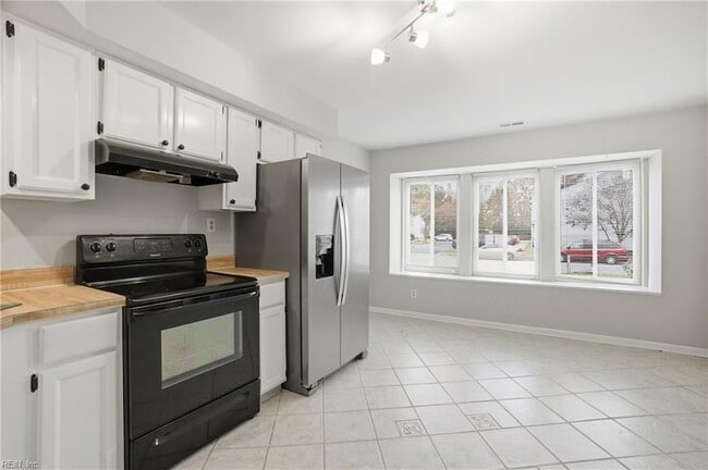 Building Photo - 710 Waters Dr