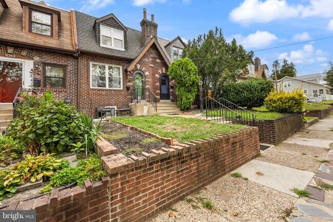 Building Photo - 5311 Sherwood Terrace