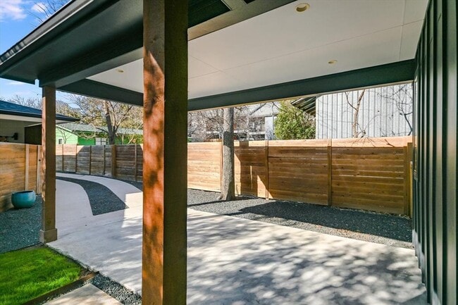 Building Photo - 612 Irma Dr