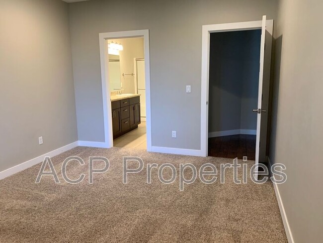 Building Photo - 2225 Bluestem St